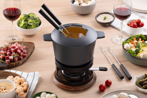 Alpine Cast Iron Fondue Set, Beluga Grey
